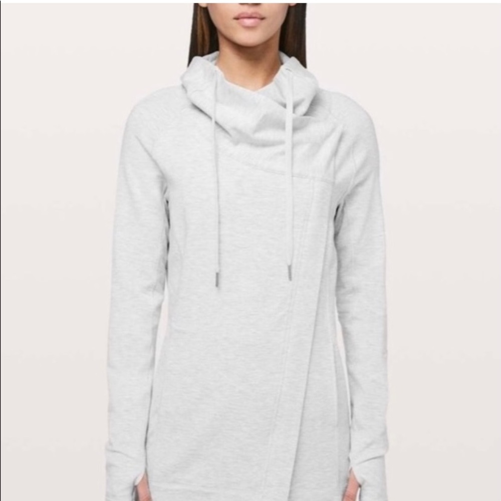 Lululemon Coast East Wrap, light grey, size 10